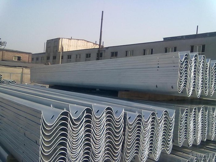 两波镀锌护栏板